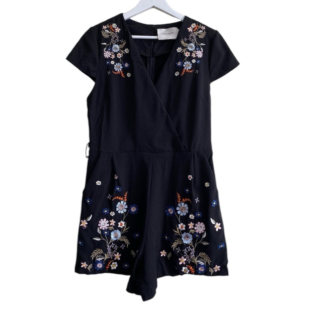 Alex Vinash Women’s Embroidered Floral Romper Size L‎ Black V Neck